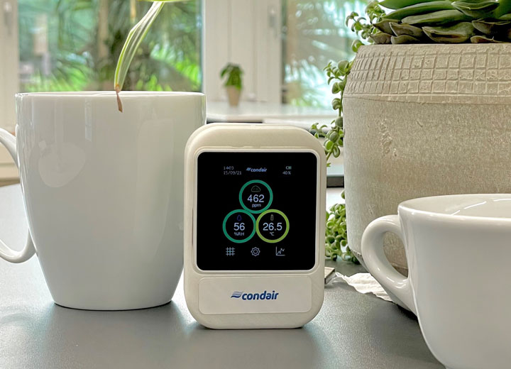 Desktop indoor air quality monitor